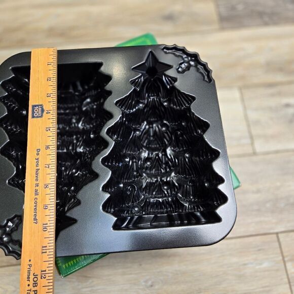 Nordic Ware Christmas Tree 3D Cast Aluminum Baking Pan new in box - Picture 9 of 11